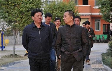 福州市市長尤猛軍蒞臨天守集團及東石鎮(zhèn)梅塘村關(guān)心指導